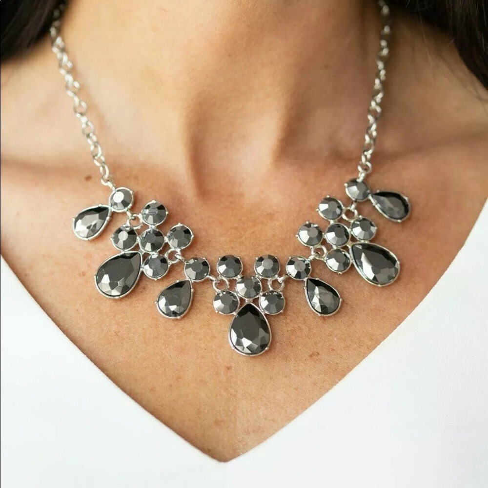 Drama‎ Silver Necklace with Matching Earrings